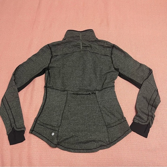 Lululemon Base Runner 1/2 Zip Heathered Herringbone Heathered Black size 10 - Picture 12 of 16